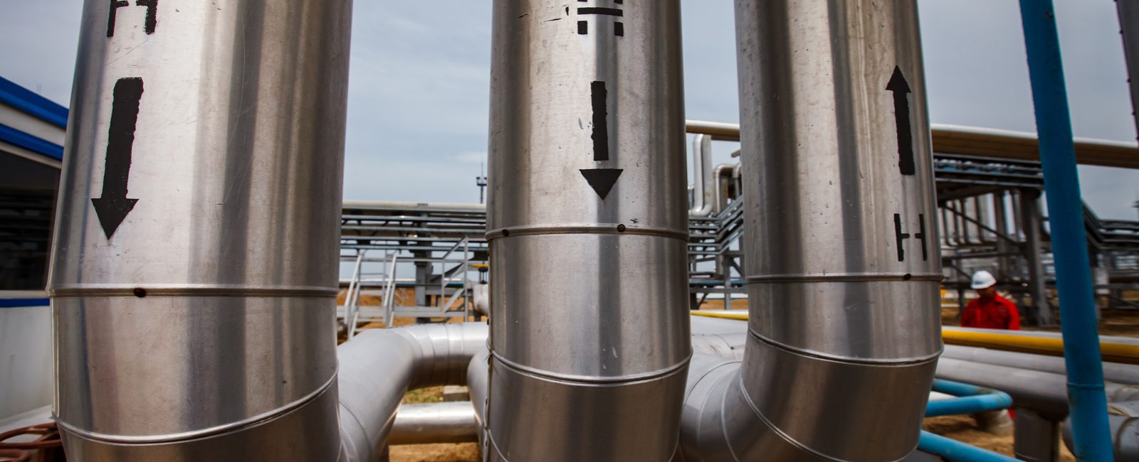 Detailed view of hydrogen pipes.